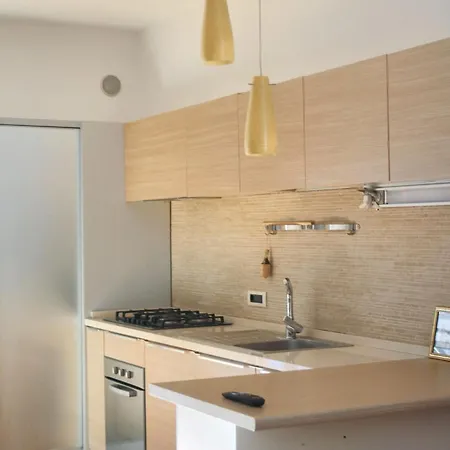 Modern Skyview Apartment *