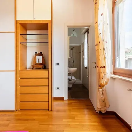 Modern Skyview Apartment *