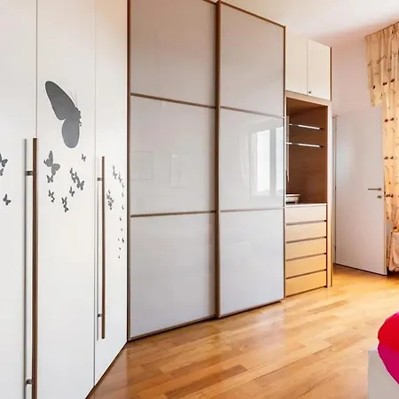 Apartment Modern Skyview