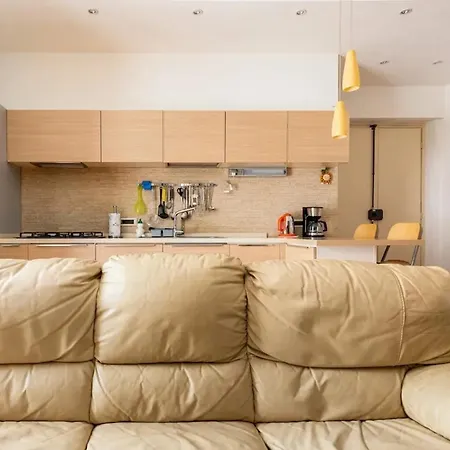 Modern In With Stunning Views - 75 M² *